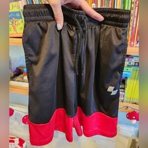 Childrens Place Boys Medium 7/8 Shorts Black Red